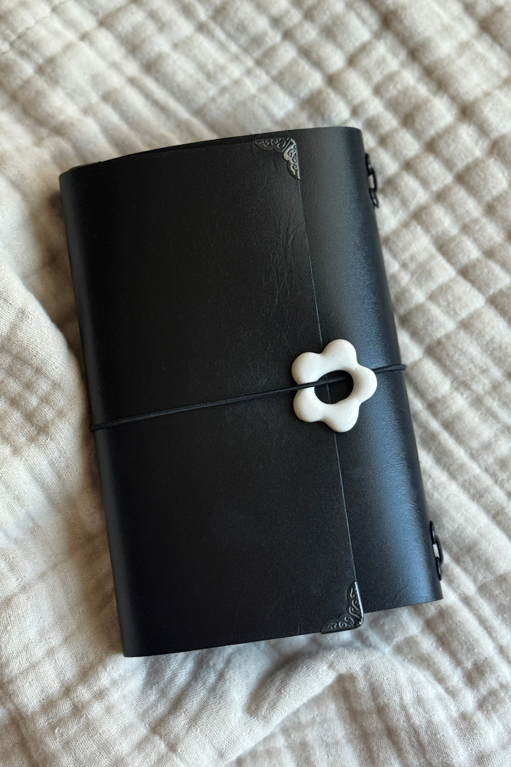 A6 Porcelain Flower Charm - white gloss