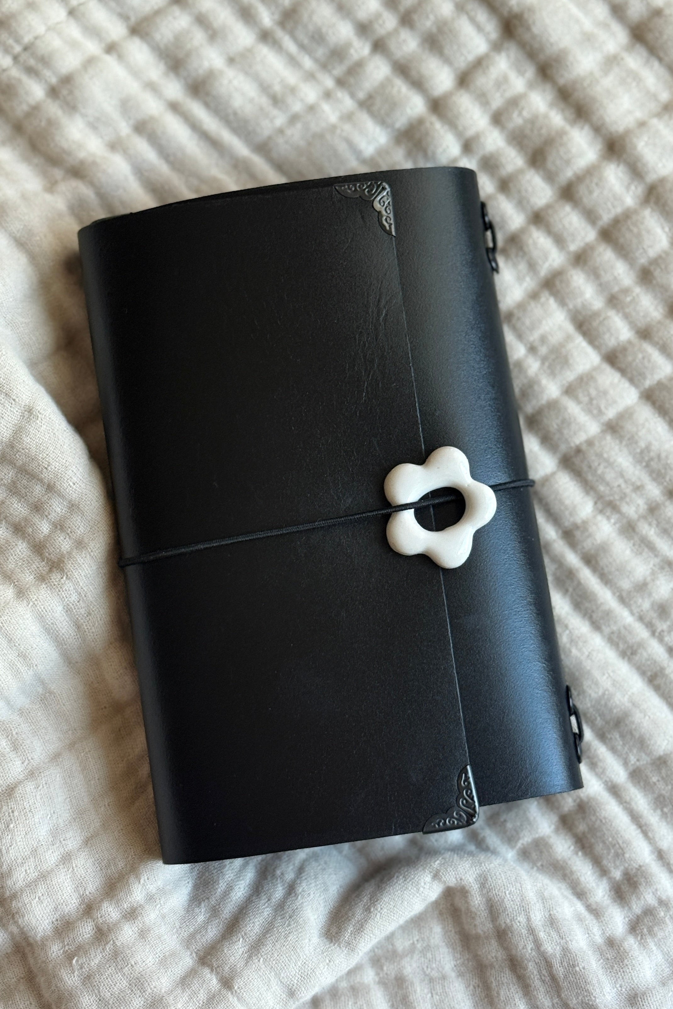 A6 Porcelain Flower Charm - white gloss