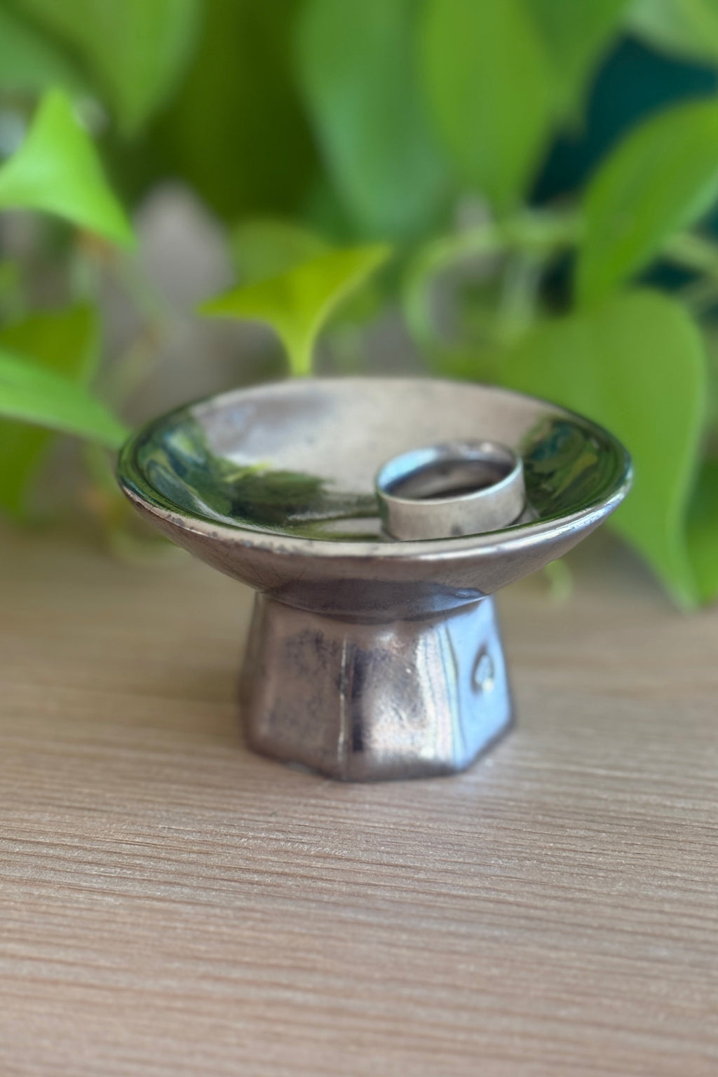 Mini Porcelain Pedestal - White Gold (no3)