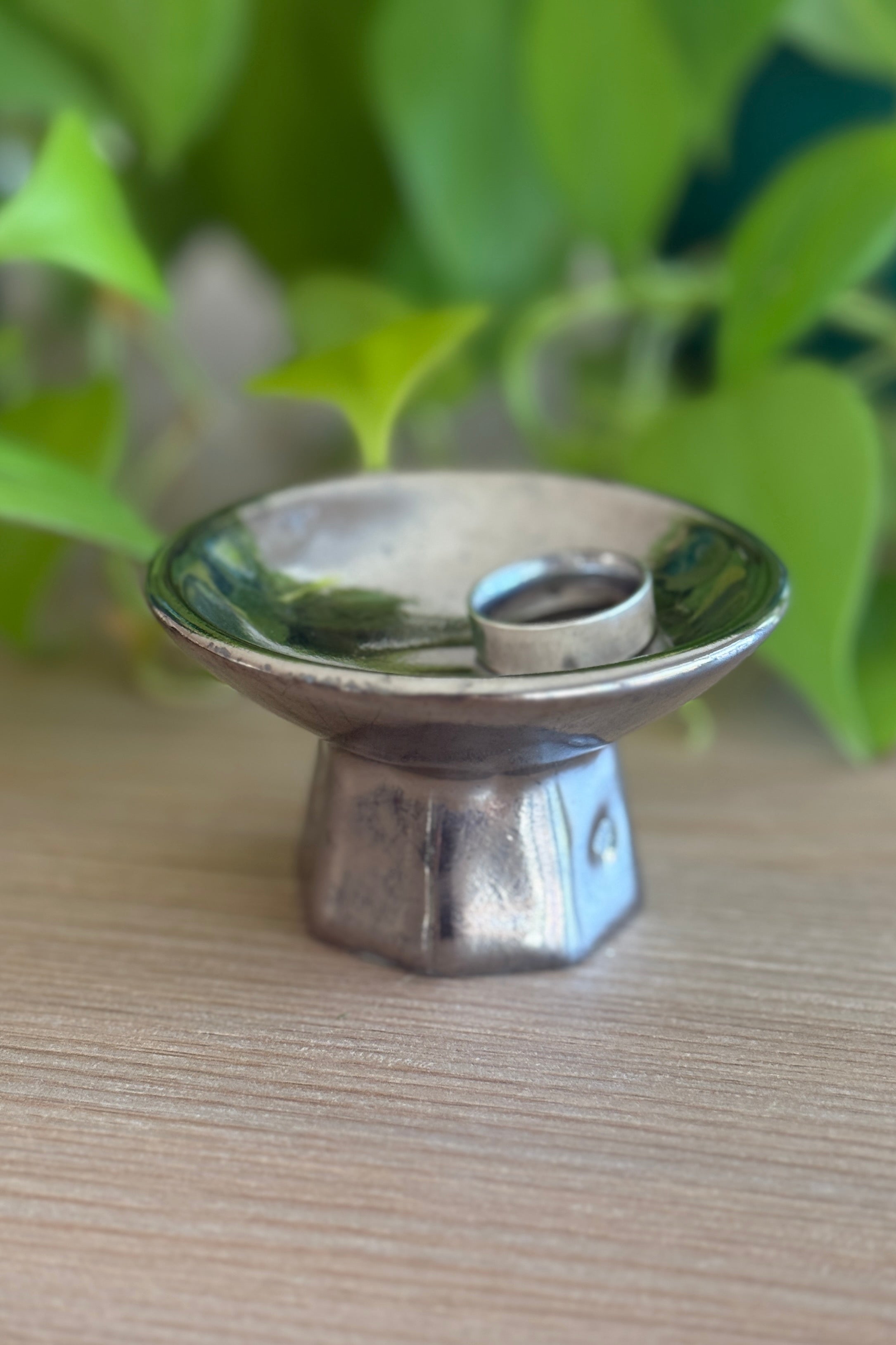 Mini Porcelain Pedestal - White Gold (no3)