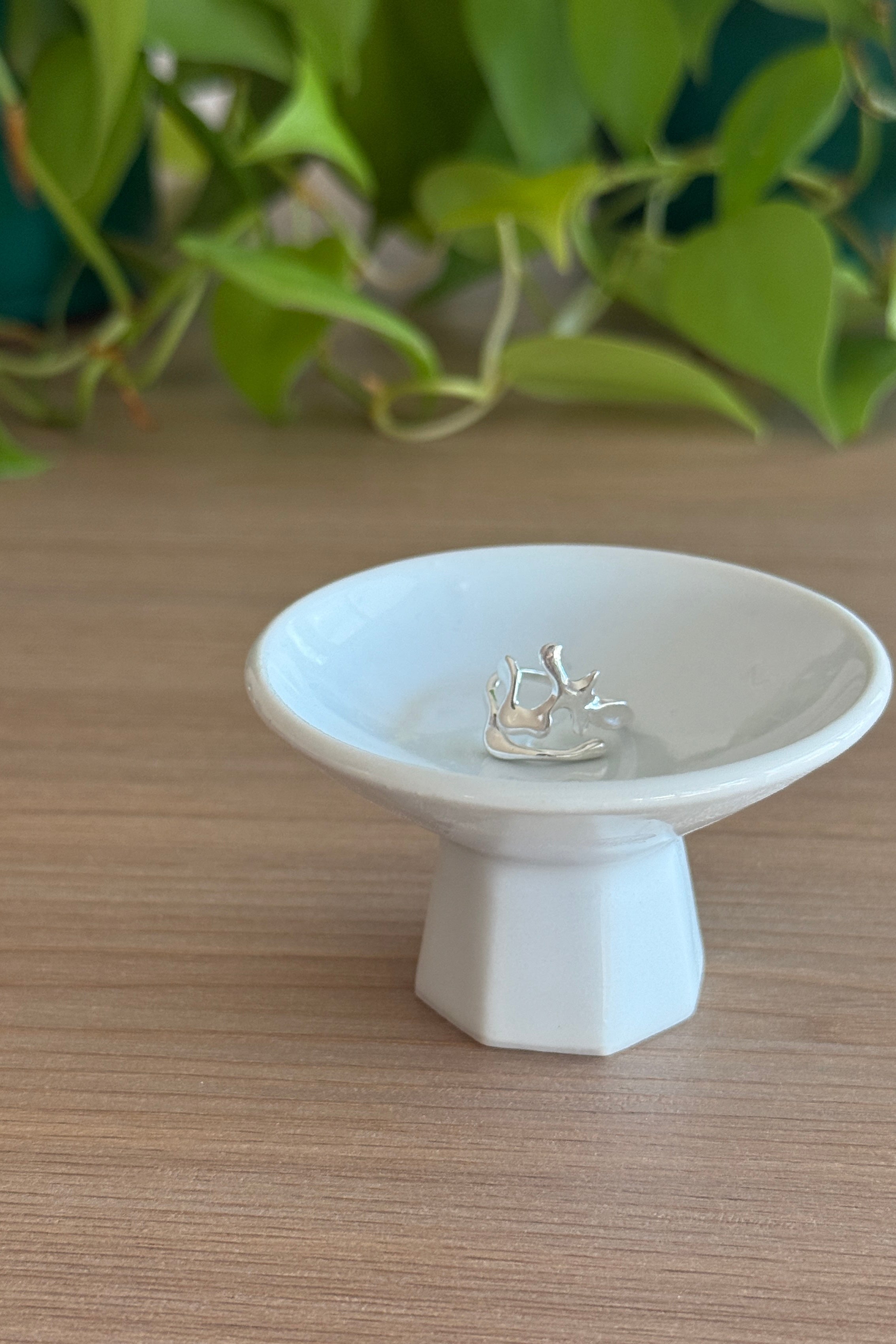 Mini Porcelain Pedestal - White Gloss (no1)