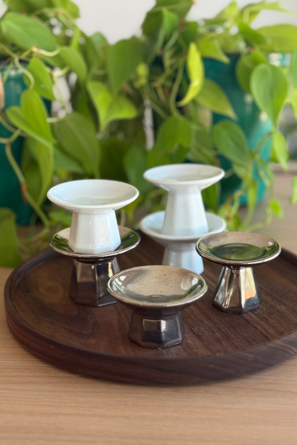 Mini Porcelain Pedestal - White Gold (no3)