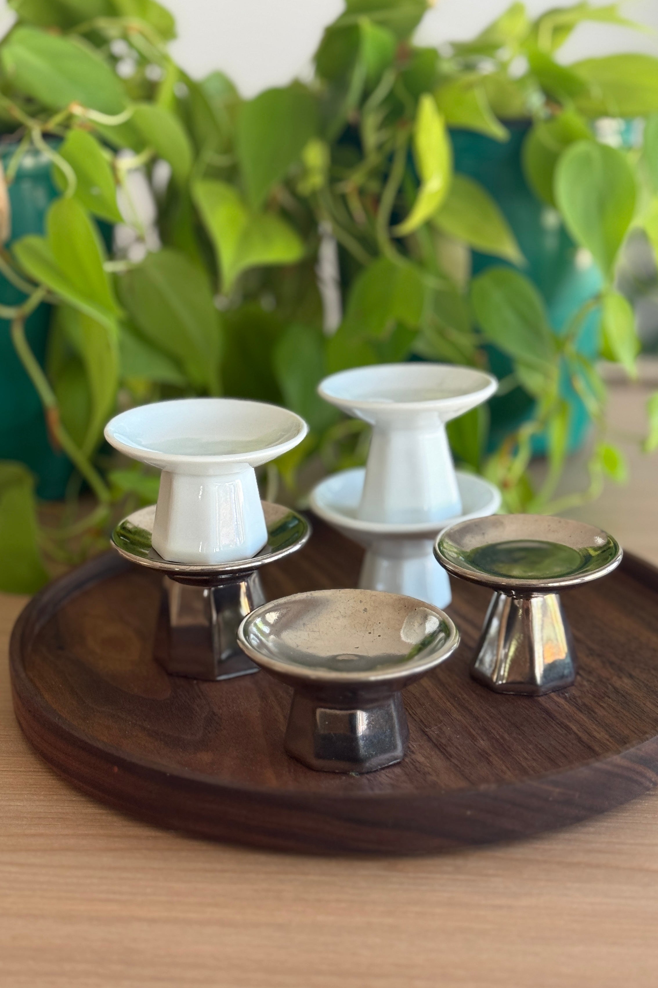 Mini Porcelain Pedestal - White Gold (no3)