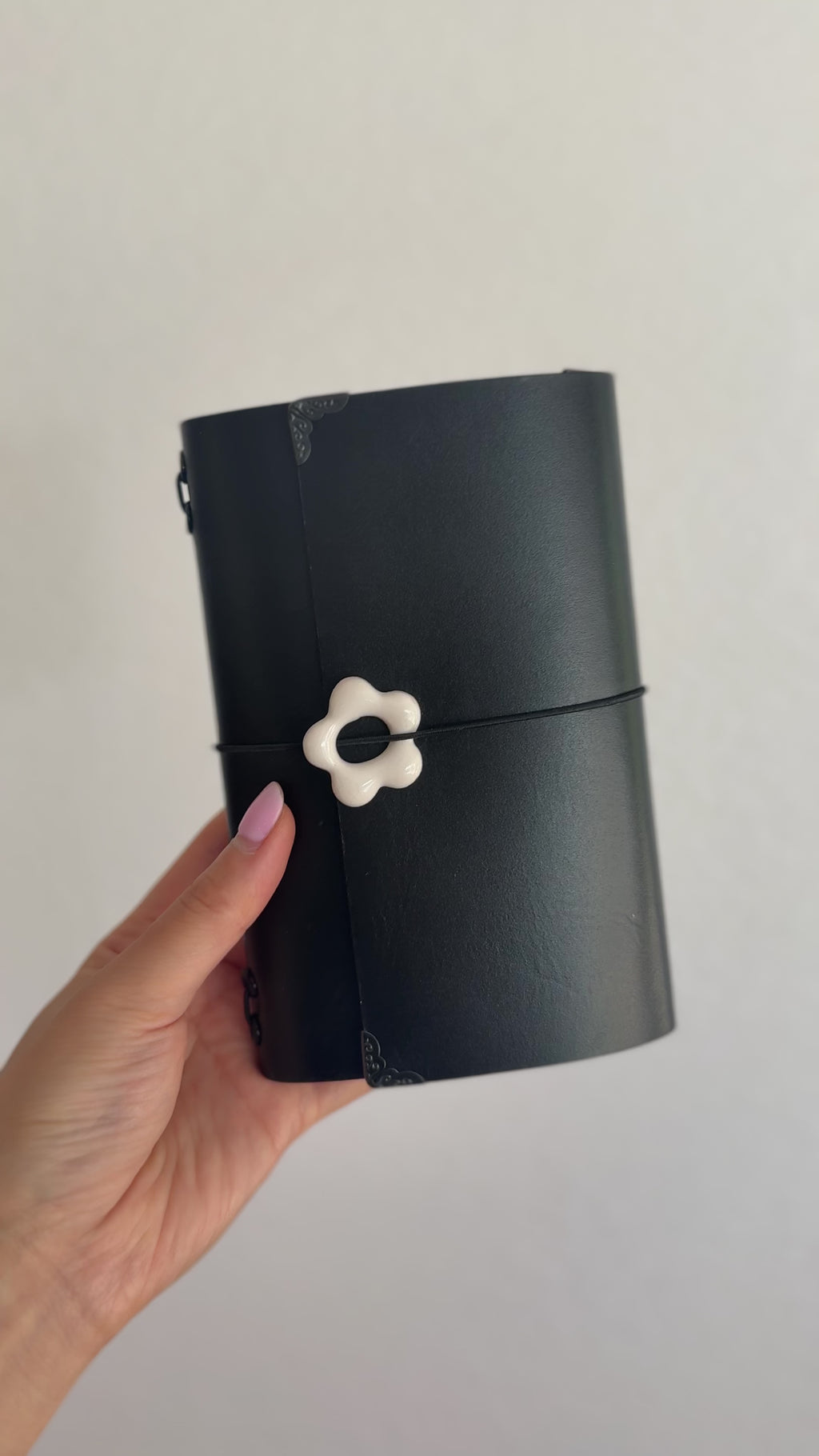 A6 Porcelain Flower Charm - white gloss