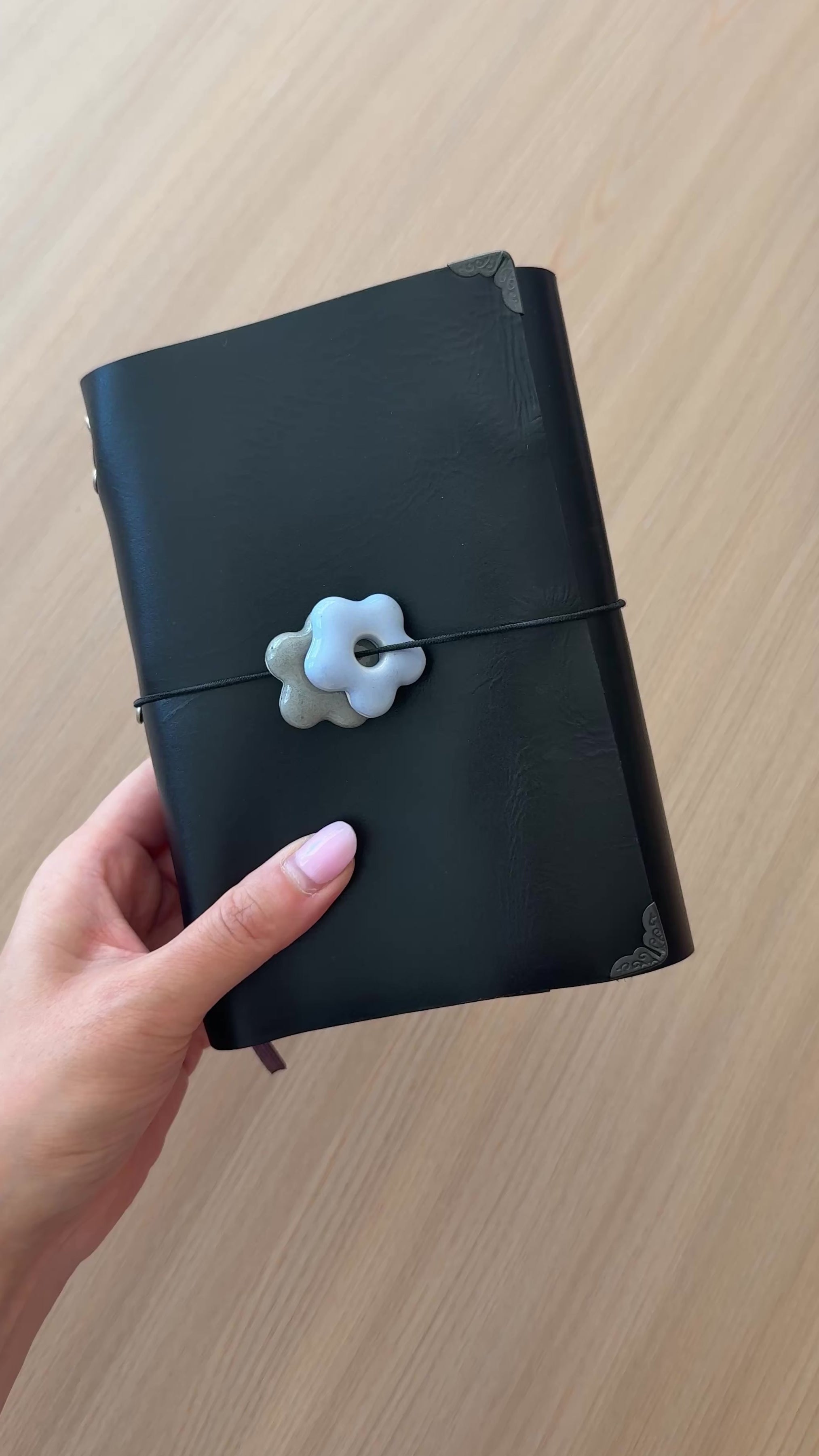 A6 Porcelain Flower Charm - white gloss